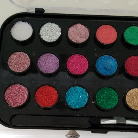24 Glitter Eye Shadow kit Party Halloween Cosplay New Years Eve - Picture 10 of 16